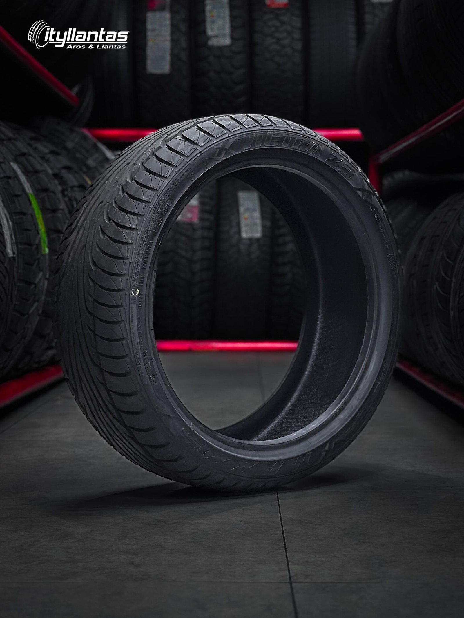 Llanta Maxxis 225/40/R18 VICTRA MA-Z3